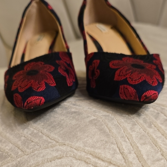 Alex Marie Black and Red Floral Heels - Picture 4 of 16